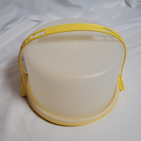 Vintage Tupperware Mustard Yellow Cake Carrier - Picture 1 of 9
